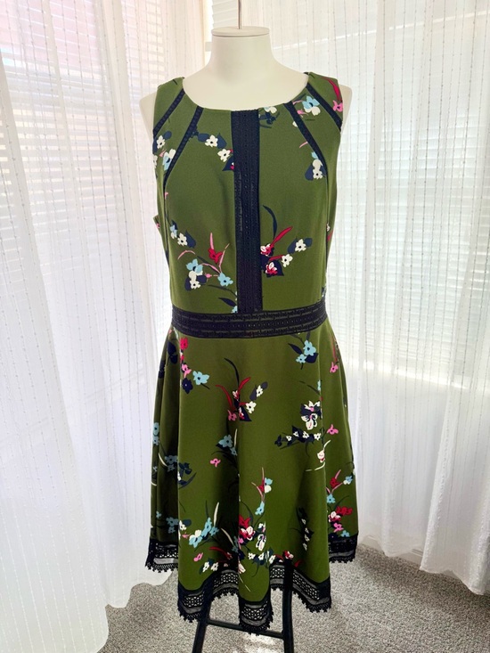 Guess Dresses & Skirts - Guess Olive Green Floral Midi Dress with Black Trim Size 10